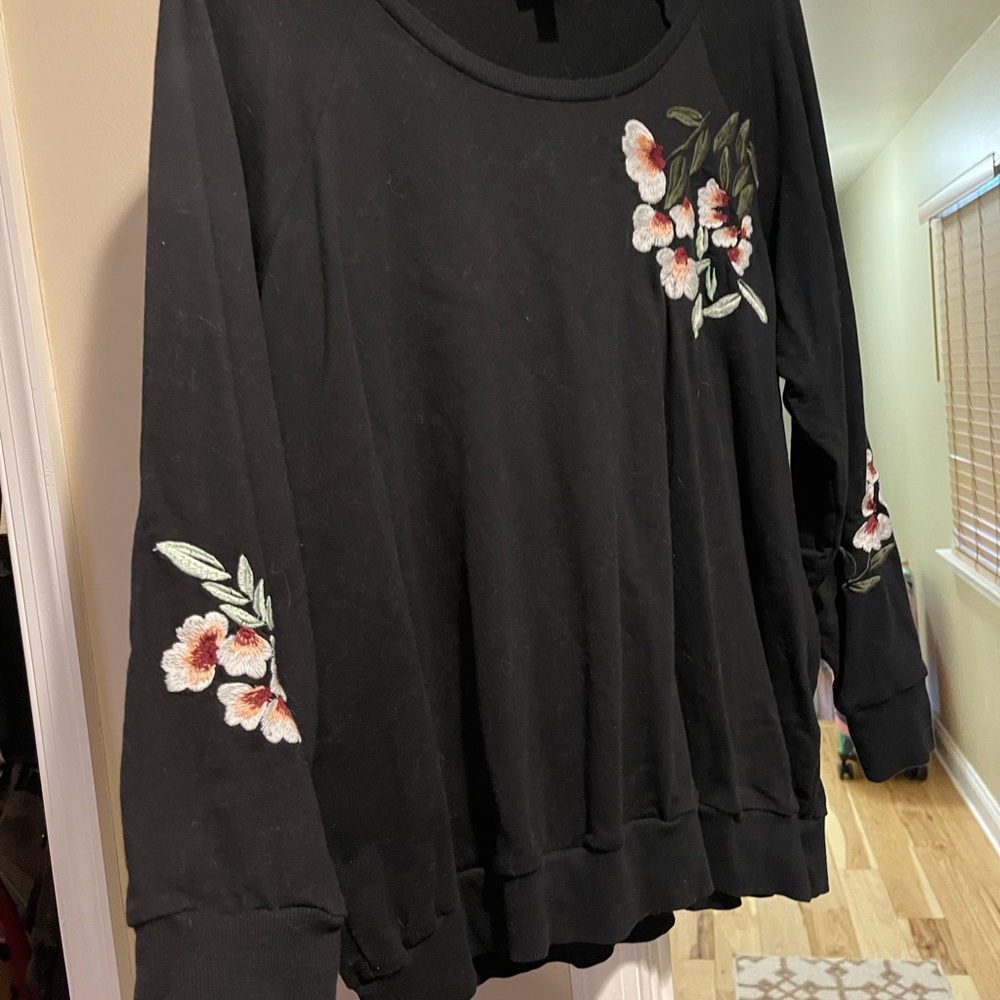 Torrid size 1 floral sweat shirt - Picture 3 of 3